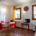 Sant\'Ambrogio Colorful Apartment